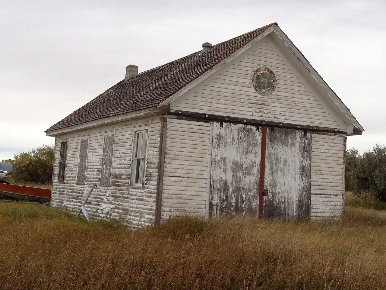 Abandoned wooden building in Girvin, 2013