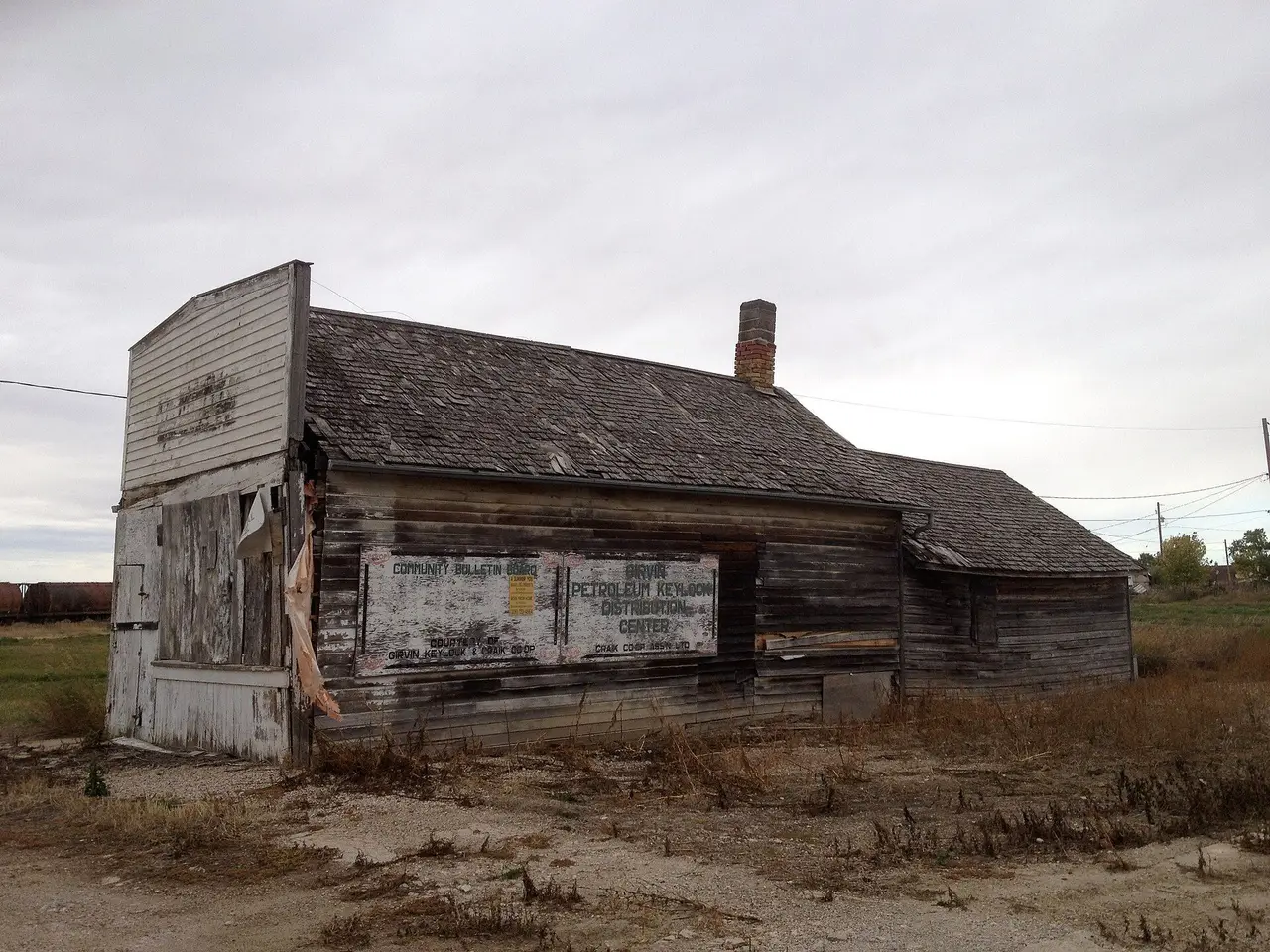 Abandoned Girvin Petroleum Keylock Distribution Center building, 2013